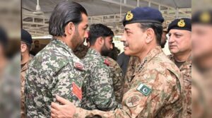 Coas جنرل منیر مغربی سرحد پر فوجیوں کے ساتھ عید کا دن گزارتا ہے