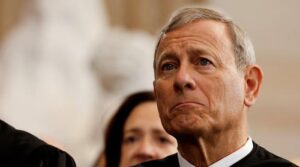 امریکی چیف جسٹس رابرٹس نے جج پر ٹرمپ کے حملے کی سرزنش کی