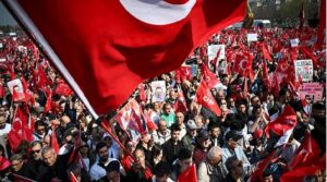 شہر کے میئر کی جیل میں استنبول میں بڑے ہجوم