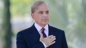 وزیر اعظم آب و ہوا کے حوصلہ افزائی کے خطرات کو کم کرنے کے لئے ریچارج پاکستان اقدام کا حامل ہے