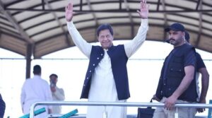 ادیالہ جیل میں عمران خان سے ملاقات کے دوران پی ٹی آئی بگ وِگس لاگر ہیڈس میں