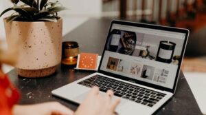 گوگل اور ایمیزون کا مقابلہ کرتے ہوئے اوپنئی کا چیٹ جی پی ٹی ای کامرس میں توسیع کرتا ہے