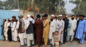 ہزاروں افغان وطن واپسی کے دباؤ میں پاکستان سے روانہ ہوگئے