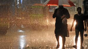 18 جانیں 'بے مثال ، توقعات سے بالاتر' بارشوں کے بلے باز پنجاب کے طور پر کھو گئیں