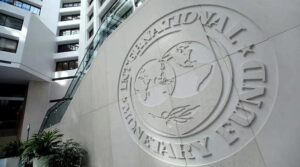 آئی ایم ایف نے پاکستان سے درخواست کی ہے کہ وہ استعمال شدہ کار کی درآمد پر پابندیوں کو کم کریں ، کاربن ٹیکس متعارف کروائیں