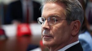 آخر میں ، امریکہ ، یوکرین میں تاخیر کے بعد تاریخی معدنیات سے متعلق معاہدے پر