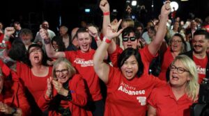 آسٹریلیائی البانیائی نے ٹرمپ مخالف لہر پر سوار انتخابی فتح کا دعوی کیا ہے