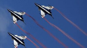 امریکی عہدیداروں کا کہنا ہے کہ پاکستان کے چینی ساختہ جیٹ نے دو ہندوستانی لڑاکا طیارے اتارے۔