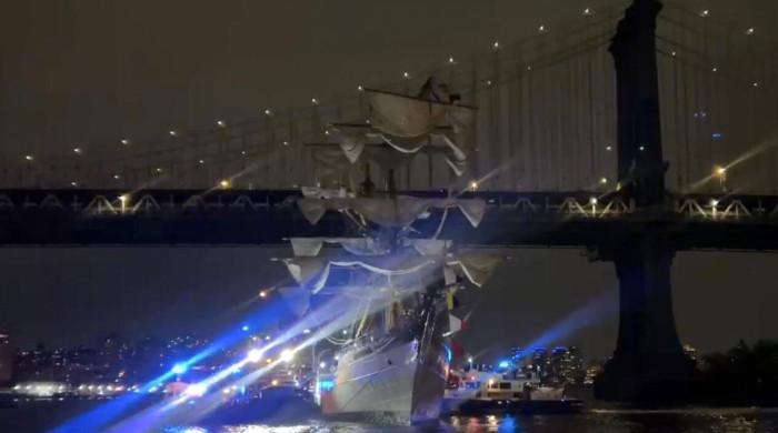 بروکلین برج جہاز کے حادثے نے دو افراد کو ہلاک کردیا: نیویارک شہر کے میئر