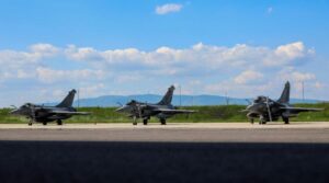 بی بی سی نے تصدیق کی کہ ہندوستانی جیٹ پاکستان کے ساتھ ڈاگ فائٹ میں گر گیا ہے