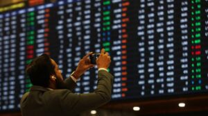 سیز فائر کے بعد پی ایس ایکس نے 10،000 پوائنٹس سے زیادہ اضافے کو ریکارڈ کیا ہے جس سے سرمایہ کاروں کے اعتماد میں اضافہ ہوتا ہے