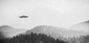 عجیب و غریب آبجیکٹ لینڈنگ کے بعد UFO بحث مباحثے کی حکمرانی کرتی ہے