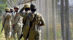 لوک کے دونوں اطراف ، کشمیری واچ ، انتظار کریں اور جنگ کی تیاری کریں