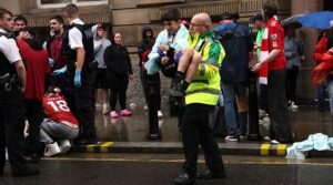 لیورپول ایف سی پریڈ کے دوران کار کے شائقین میں گرنے کے ساتھ ہی کئی چوٹ پہنچی