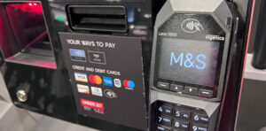 مارکس اینڈ اسپینسر دوسرے ہفتے میں داخل ہوتا ہے آن لائن آرڈر لینے سے قاصر ہے