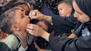 ملک بھر میں 45 ملین بچوں کو قطرے پلانے کے لئے اینٹی پولیو ڈرائیو کا آغاز کیا گیا