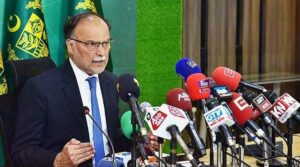 وزیر منصوبہ بندی کے وزیر احسان اقبال کا کہنا ہے کہ دفاعی بجٹ بڑھانے کے لئے گورنمنٹ