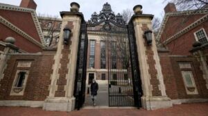 ٹرمپ انتظامیہ ہارورڈ کو مستقبل کے گرانٹ میں اربوں ڈالر منجمد کرتی ہے