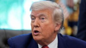 ٹرمپ نے یورپی یونین ، ایپل پر نئے محصولات کی دھمکی دی ہے ، تجارتی خوف کو دور کیا ہے