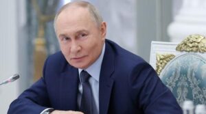 ٹرمپ کا کہنا ہے کہ جب پابندیوں کے دباؤ میں اضافہ ہوتا ہے تو پوتن 'آگ کے ساتھ کھیلنا'