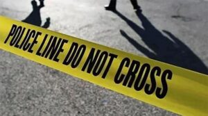 پانچ پولیس اہلکار مر جاتے ہیں جب کار گورج میں گورج میں گھس جاتے ہیں