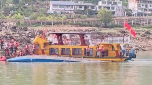 چین کی کشتیاں سیاحوں کو کیپسائز کرتے ہوئے تین ہلاک ، 60 چوٹ