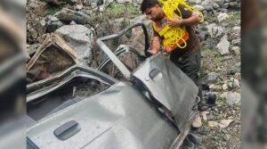 کار حادثے کا دعویٰ ہے کہ کوہستان میں آٹھ کنبہ کے افراد کی جانیں