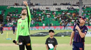 کراچی کنگز نے ٹاس جیت لیا ، لاہور قلندرس کے خلاف پہلے بولنگ کا انتخاب کریں