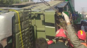 کم از کم 5 مرنے کے بعد ڈمپر ٹرک لاہور میں موٹرسائیکلوں کے ساتھ ٹکراشا ، موٹرسائیکلوں سے ٹکرا گیا