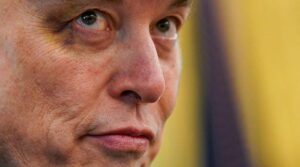 کیا ایلون مسک کو واقعی اپنے ہی بیٹے سے کالی آنکھ ملی؟