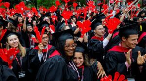 ہارورڈ سے بین الاقوامی طلباء کو روکنے کے لئے کورٹ ٹرمپ کی بولی کو روکتا ہے