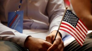 ہمیں حقیقت ٹی وی کی شہریت کے مقابلے پر غور کرنا ہے