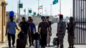 696 مزید پاکستانی ایران سے لوٹتے ہیں کیونکہ تناؤ بڑھتا ہے