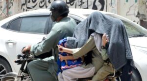 آب و ہوا کی تبدیلی پاکستان کے طلباء کو گھر رکھتی ہے