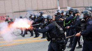 ایل اے امیگریشن کے احتجاج کے درمیان ٹرمپ نے نیشنل گارڈ کو تعینات کیا