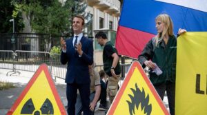 اینٹی ماسکو احتجاج کے لئے گرینپیس نے میکرون موم کے اعداد و شمار کو چوری کیا