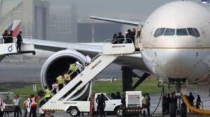 بم دھمکی نے انڈونیشیا میں حج کے حجاج کے طیارے کو موڑ دیا ، دنوں میں دوسرا