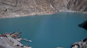 جی بی کے احکامات کی تحقیقات کے احکامات کے طور پر سیوریج ڈمپنگ کے دعوے نے اٹ آباد جھیل میں غم و غصے کو جنم دیا