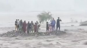 دریائے سوات میں ایک خاندان کے 18 ارکان بہہ جانے کے بعد پانچ لاشیں برآمد ہوئی