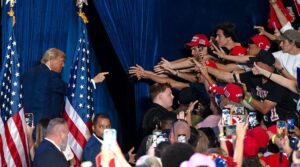 سروے میں ظاہر ہوتا ہے کہ ٹرمپ کی واپسی کے بعد سے ہی امریکی پسندیدگی کا سامنا کرنا پڑتا ہے