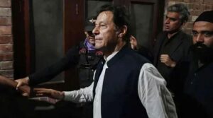 عالمی تناؤ کے دوران عمران خان نے ملک گیر احتجاجی تحریک کو 'ملتوی' کردیا