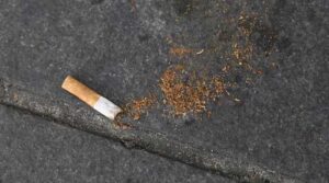 فرانس نے پارکوں اور بس پناہ گاہوں میں ساحل پر سگریٹ نوشی پر پابندی عائد کردی ہے