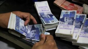 قرض پاکستان کے بجٹ کا نصف حصہ کھاتا ہے