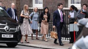 لندن میں تازہ چین - ہم تجارتی مذاکرات کا آغاز لندن میں کرنا پڑتا ہے تاکہ نازک جنگ کو آگے بڑھایا جاسکے