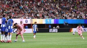 لیونل میسی نے پورٹو پر انٹر میامی کو اٹھانے کے لئے فری کک پر اسکور کیا