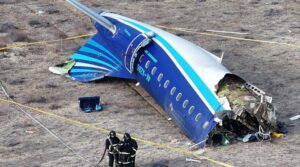 میزائل کے بڑھتے ہوئے خطرات اور فضائی حدود کی بندش کے درمیان ایئر لائنز کا سامنا کرنا پڑتا ہے