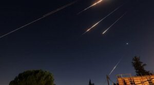 وسیع پیمانے پر اسرائیل-ایران جنگ کے خدشات کے طور پر روکنے کے لئے مطالبات سامنے آتے ہیں