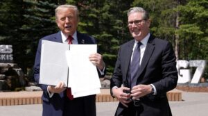 ٹرمپ نے US-U-UK تجارتی معاہدے کو نافذ کرنے کے لئے اعلان پر دستخط کیے ، اسٹار نے اسے 'طاقت کا اشارہ' کہا ہے۔