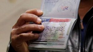 پاکستان میں امریکی قونصل خانے درخواست دہندگان سے سوشل میڈیا پروفائلز کو عوامی بنانے کو کہتے ہیں