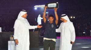 پاکستانی ، ہندوستانی کارکن دبئی میں کاروں اور سونے کے ساتھ مناتے ہیں